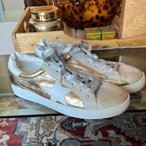 NATURE BREEZE Star Sneakers, size 10